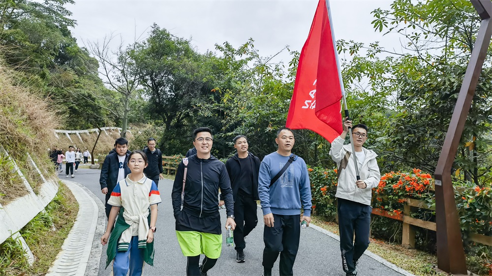 頂峰相見——艾禮安人新春登山之旅