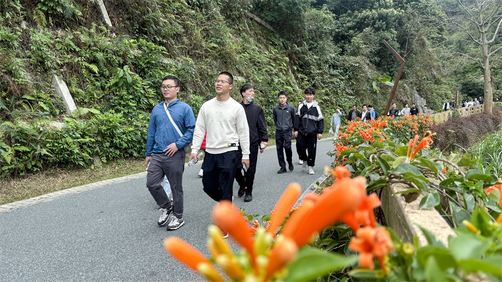 頂峰相見——艾禮安人新春登山之旅